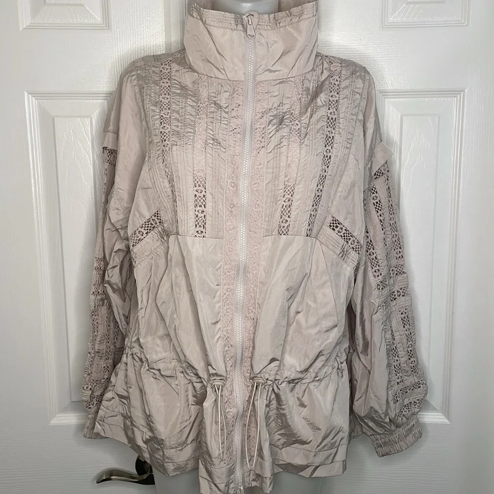 FREE PEOPLE MOVEMENT OH HEY APPLIQUÉ WITH LACE DETAIL JACKET LIGHT PINK …